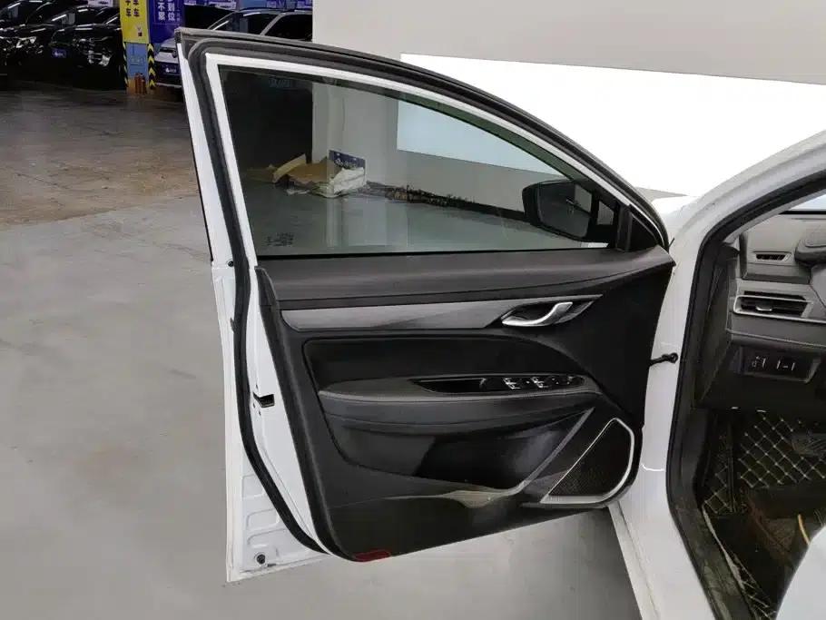 Geely Emgrand 2021 UP 1.5L CVT Luxury Edition — миниатюра 7