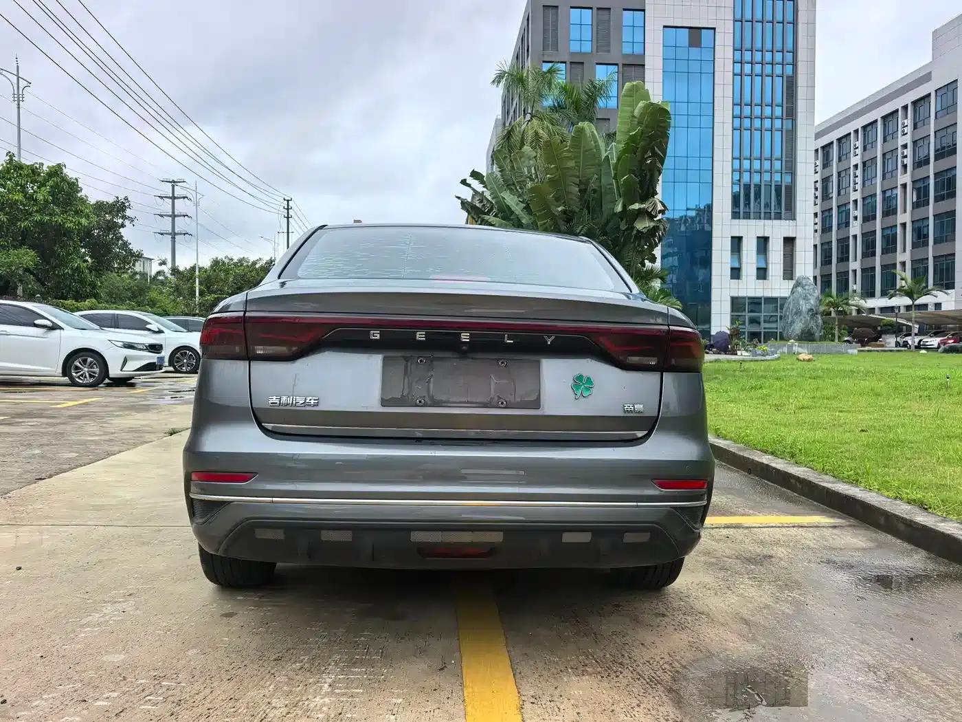 Geely Emgrand 2022 4th Generation 1.5L CVT Flagship Edition — миниатюра 11