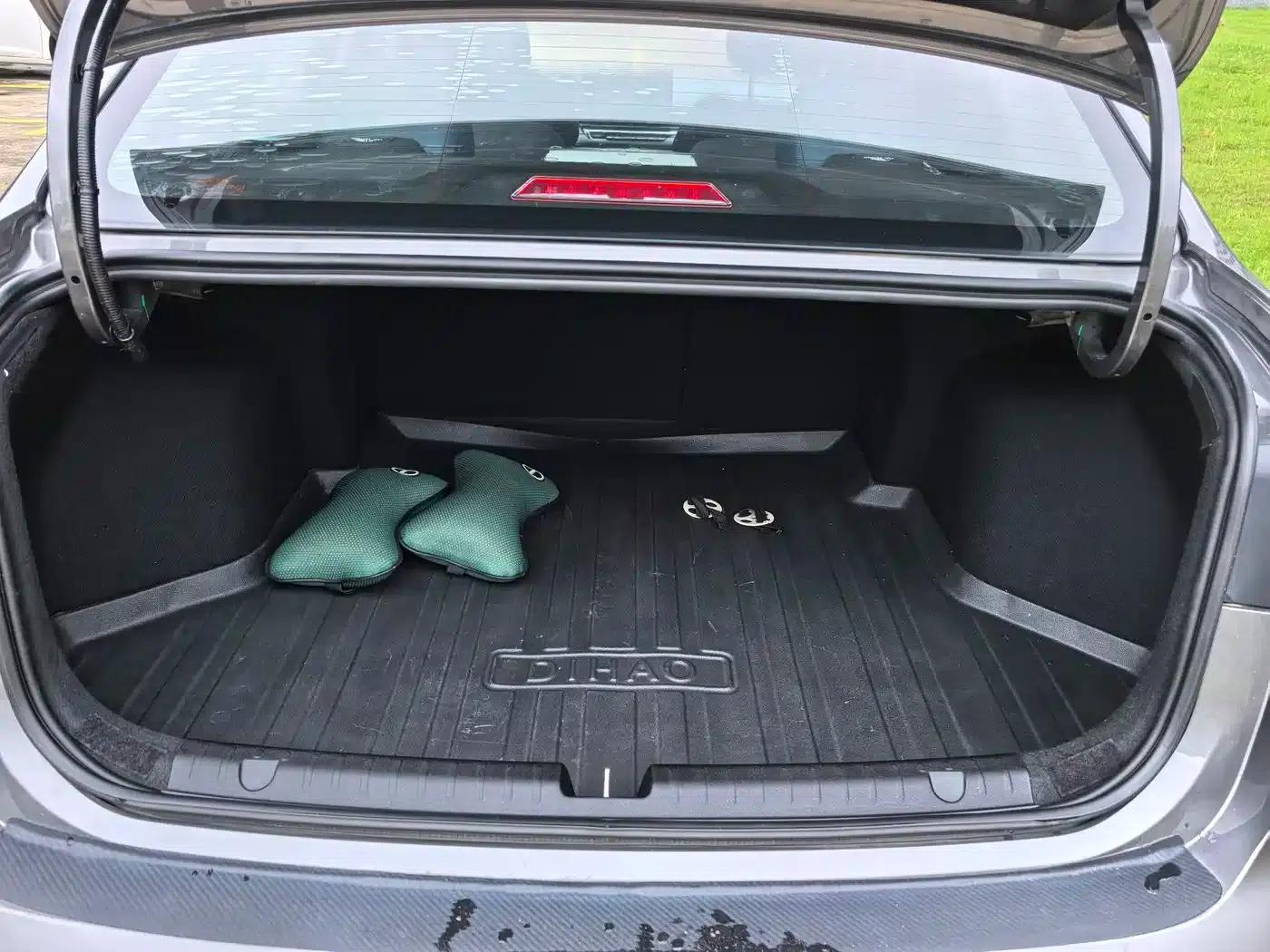 Geely Emgrand 2022 4th Generation 1.5L CVT Flagship Edition — миниатюра 13