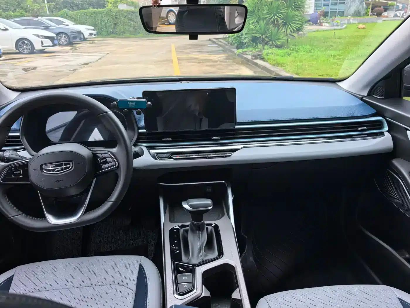 Geely Emgrand 2022 4th Generation 1.5L CVT Flagship Edition — миниатюра 6