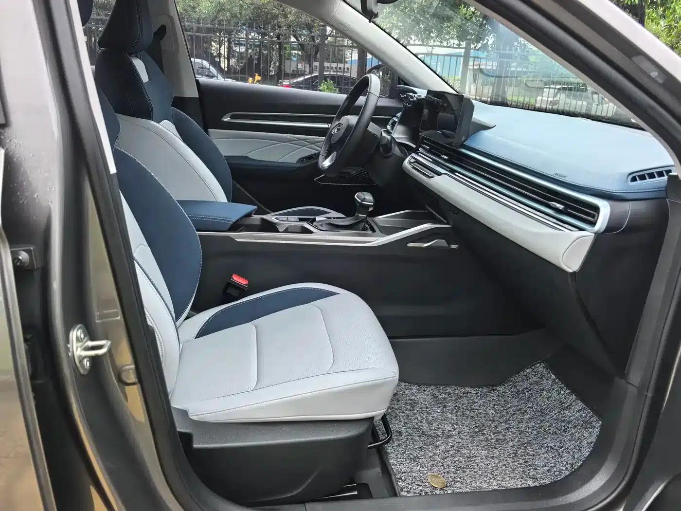 Geely Emgrand 2022 4th Generation 1.5L CVT Flagship Edition — миниатюра 7