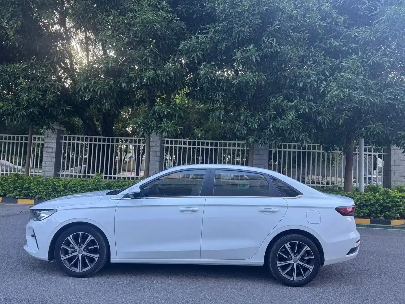 Geely Emgrand 2022 4th Generation 1.5L CVT Flagship Edition — миниатюра 14