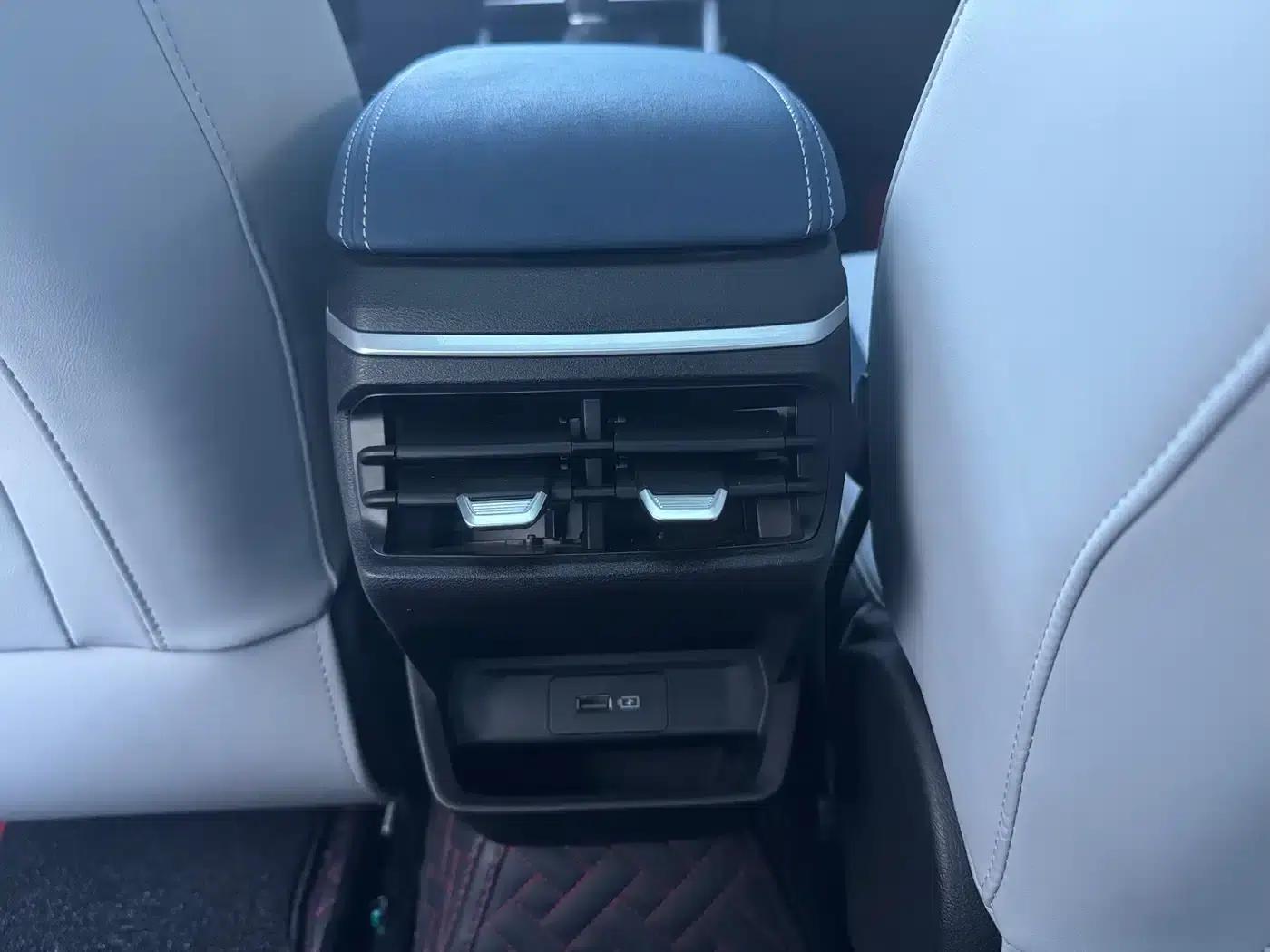 Geely Emgrand 2022 4th Generation 1.5L CVT Flagship Edition — миниатюра 15