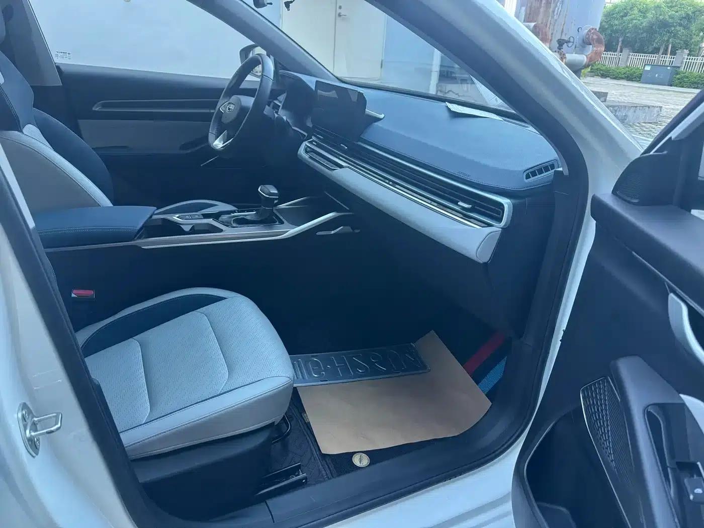 Geely Emgrand 2022 4th Generation 1.5L CVT Flagship Edition — миниатюра 16