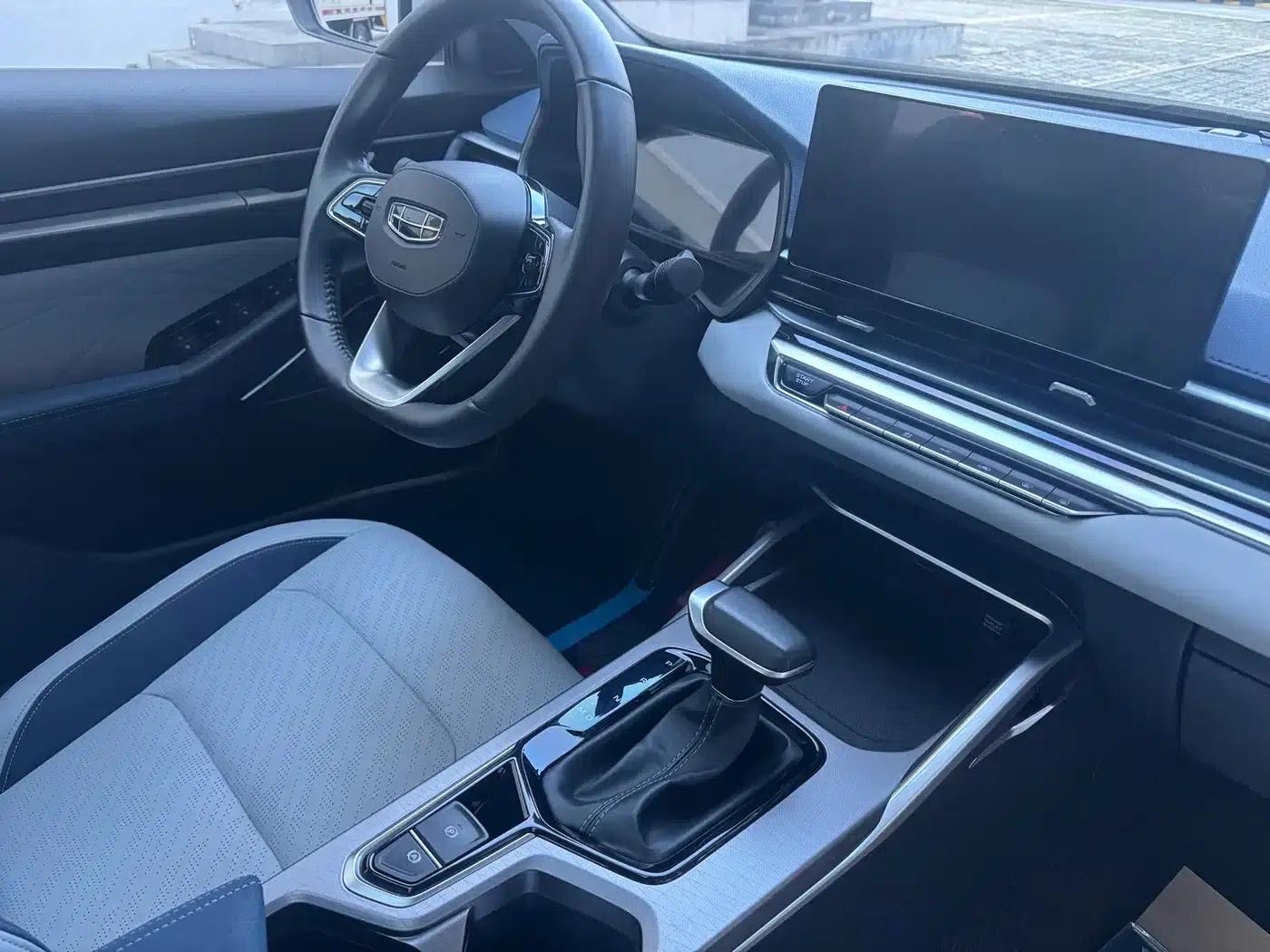Geely Emgrand 2022 4th Generation 1.5L CVT Flagship Edition — миниатюра 18
