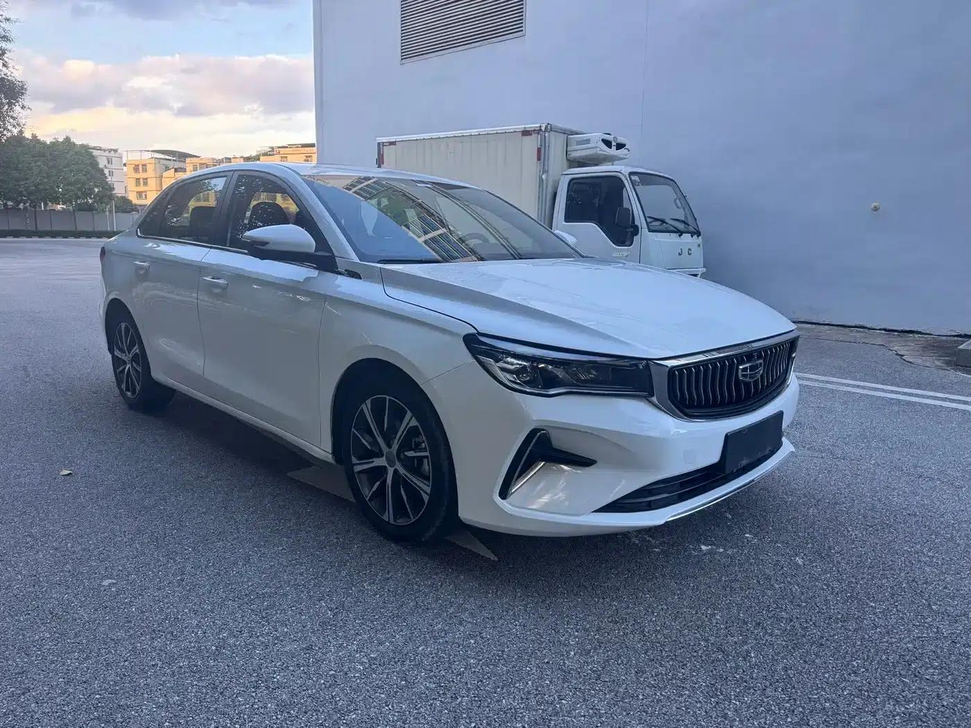 Geely Emgrand 2022 4th Generation 1.5L CVT Flagship Edition — миниатюра 3