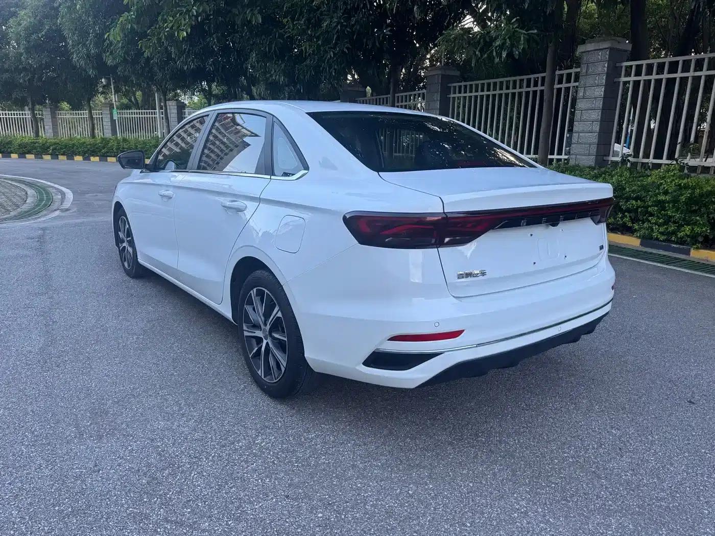 Geely Emgrand 2022 4th Generation 1.5L CVT Flagship Edition — миниатюра 22