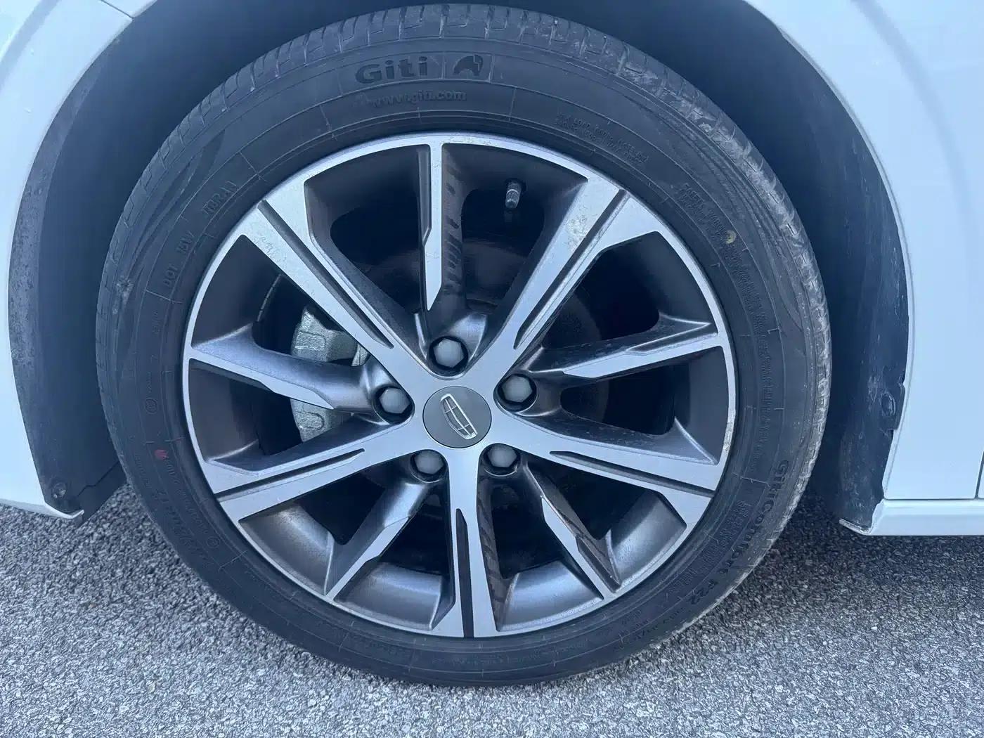 Geely Emgrand 2022 4th Generation 1.5L CVT Flagship Edition — миниатюра 4