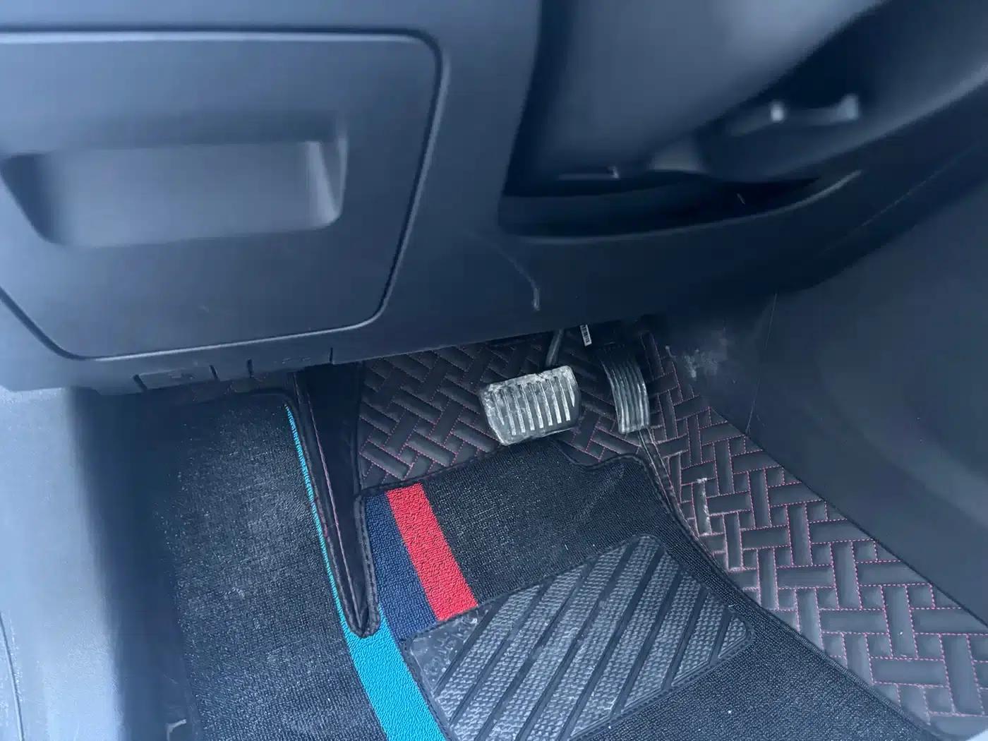 Geely Emgrand 2022 4th Generation 1.5L CVT Flagship Edition — миниатюра 8