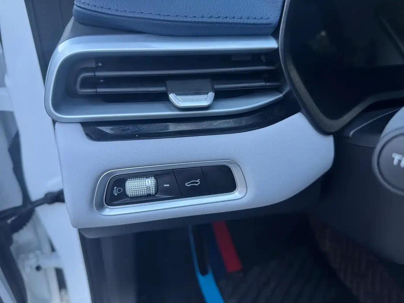 Geely Emgrand 2022 4th Generation 1.5L CVT Flagship Edition — миниатюра 9