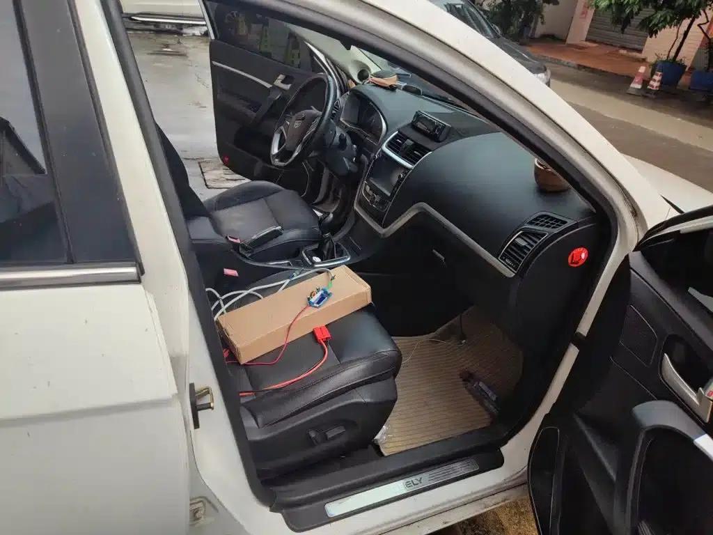 Geely Emgrand 2014 Hatchback 1.5L Manual Elite — миниатюра 22