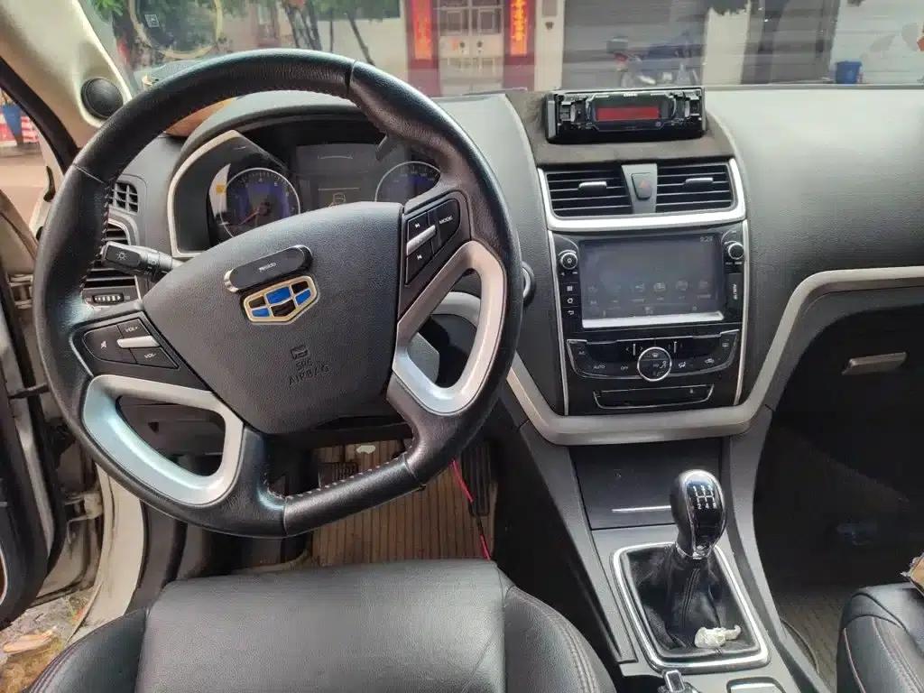 Geely Emgrand 2014 Hatchback 1.5L Manual Elite — миниатюра 6