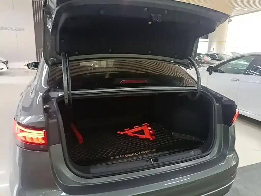 Geely Emgrand 2022 4th Generation 1.5L CVT Premium — миниатюра 19