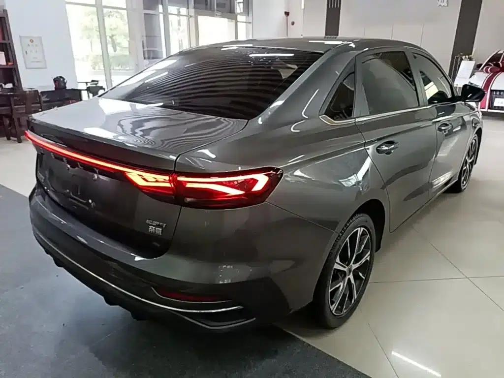 Geely Emgrand 2022 4th Generation 1.5L CVT Premium — миниатюра 7