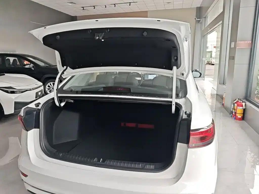 Geely Emgrand 2026 4 Millionth Anniversary Edition 1.5L CVT Flying Model — миниатюра 19