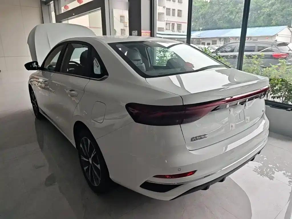 Geely Emgrand 2026 4 Millionth Anniversary Edition 1.5L CVT Flying Model — миниатюра 5