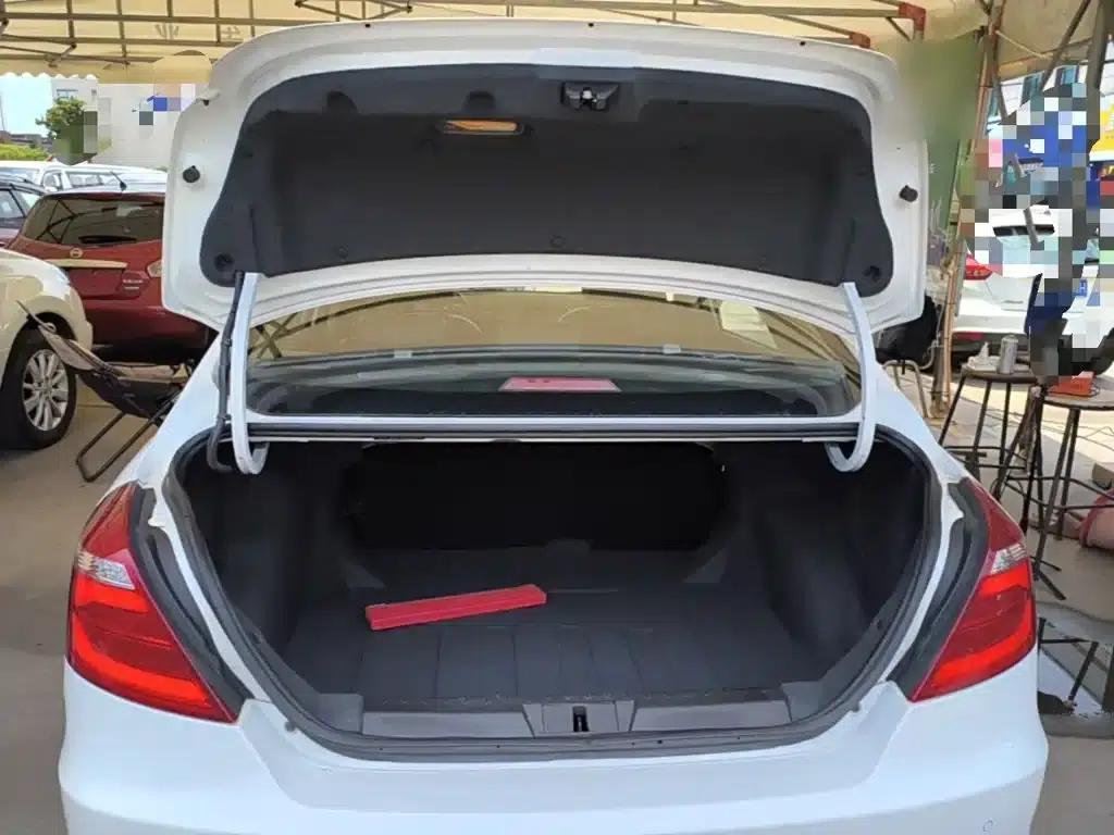 Geely Emgrand 2017 Sedan Million Edition 1.5L Manual Upgrade Version — миниатюра 19