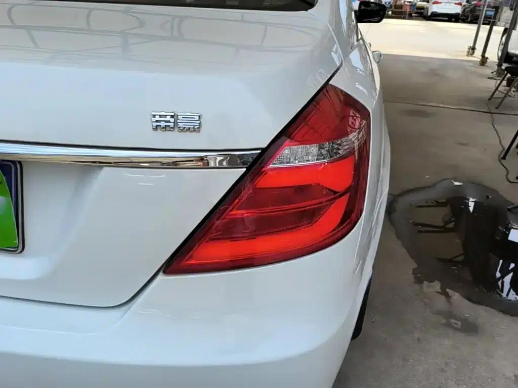 Geely Emgrand 2017 Sedan Million Edition 1.5L Manual Upgrade Version — миниатюра 8
