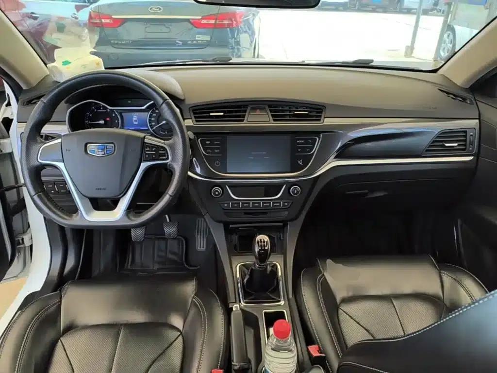 Geely Emgrand 2017 Sedan Million Edition 1.5L Manual Upgrade Version — миниатюра 10