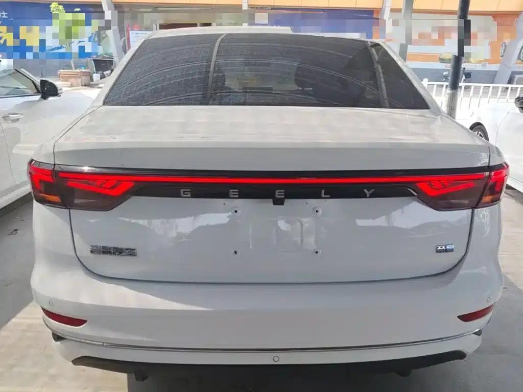 Geely Emgrand 2022 4th Generation 1.5L CVT Premium — миниатюра 6