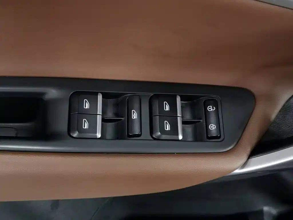 Geely Boyue 2018 1.8TD Automatic 2WD Smart Supreme Edition 4G Connected Version — миниатюра 9