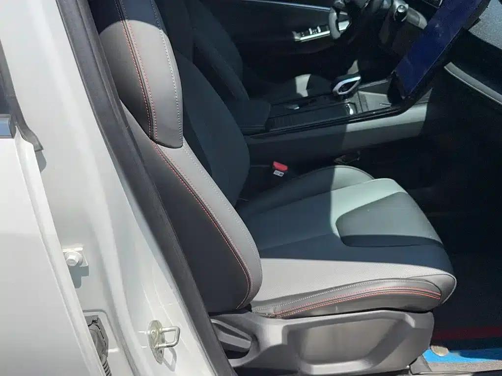 2023 Geely Boyue COOL 1.5TD Friends Edition — миниатюра 3