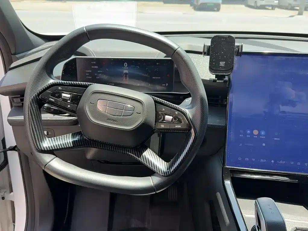 2023 Geely Boyue COOL 1.5TD Friends Edition — миниатюра 4