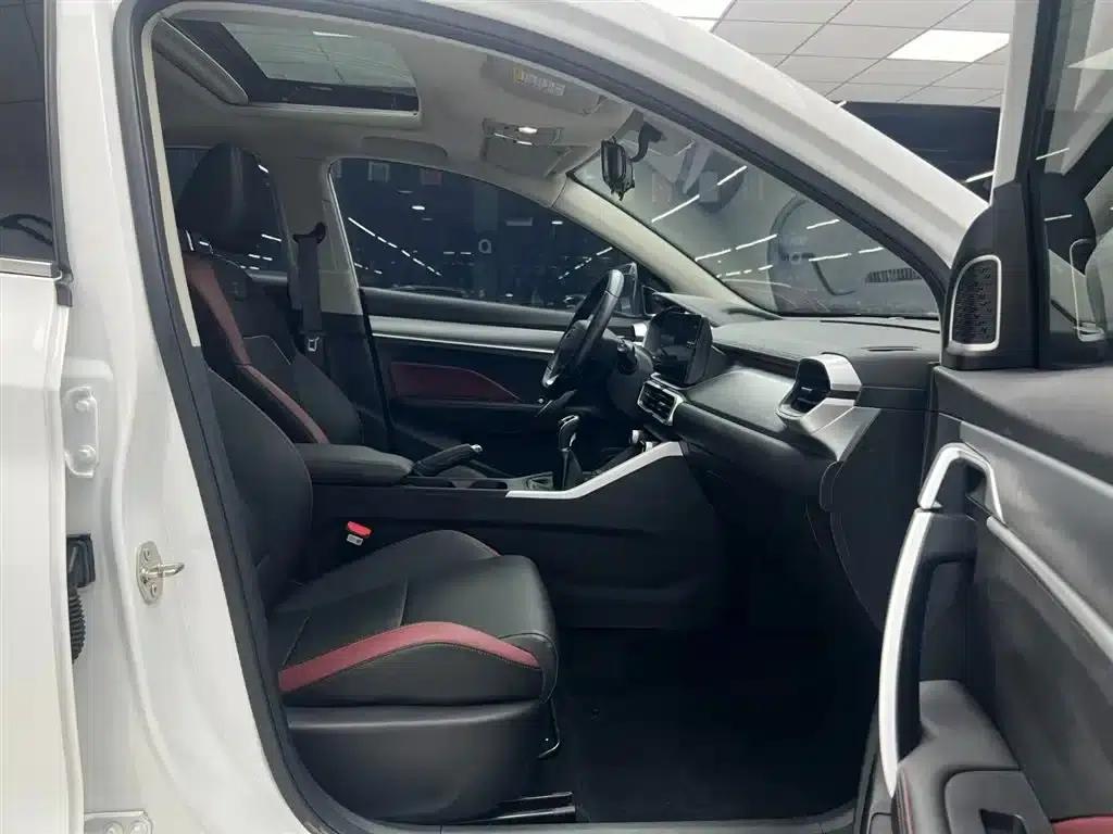 Geely Binyue 2021 1.4T Manual Gold Edition — миниатюра 17
