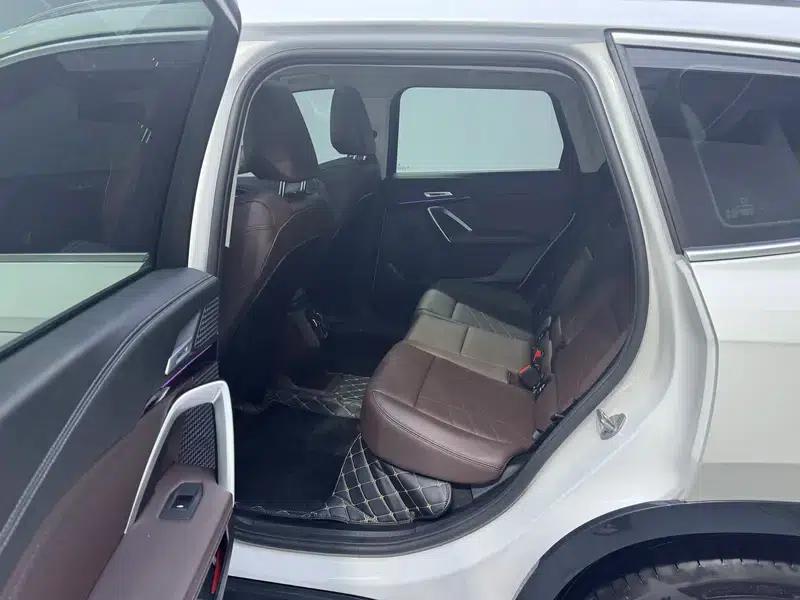 BMW iX1 2025 eDrive25L X Design Package — миниатюра 18
