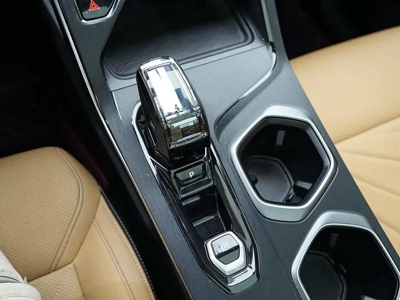 Geely Boyue L 2024 1.5TD DCT Premium Edition — миниатюра 13