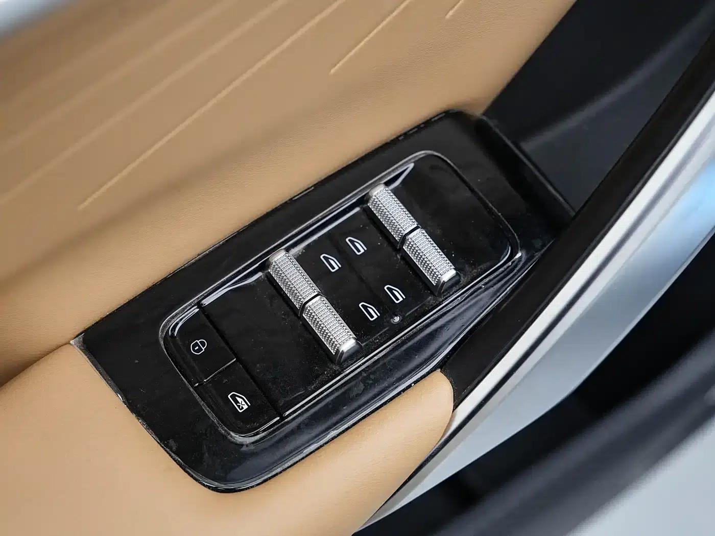 Geely Boyue L 2024 1.5TD DCT Premium Edition — миниатюра 17