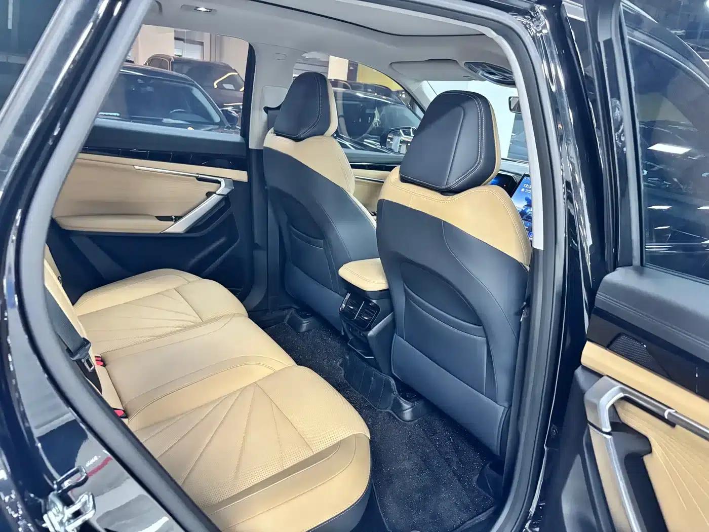 Geely Boyue L 2023 1.5TD DCT Premium Edition — миниатюра 11