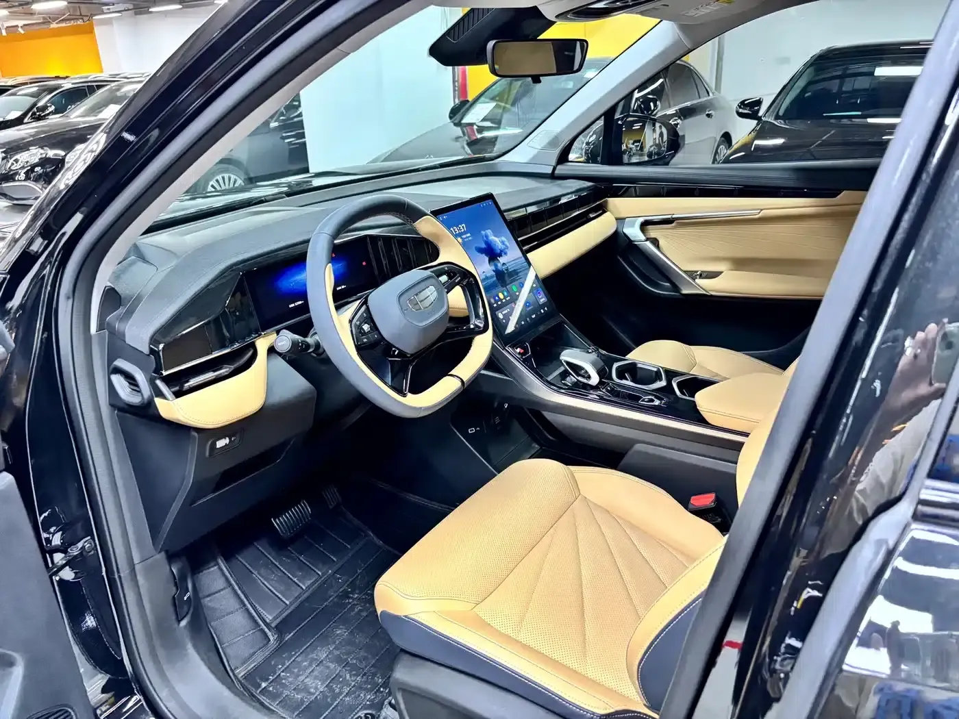 Geely Boyue L 2023 1.5TD DCT Premium Edition — миниатюра 4
