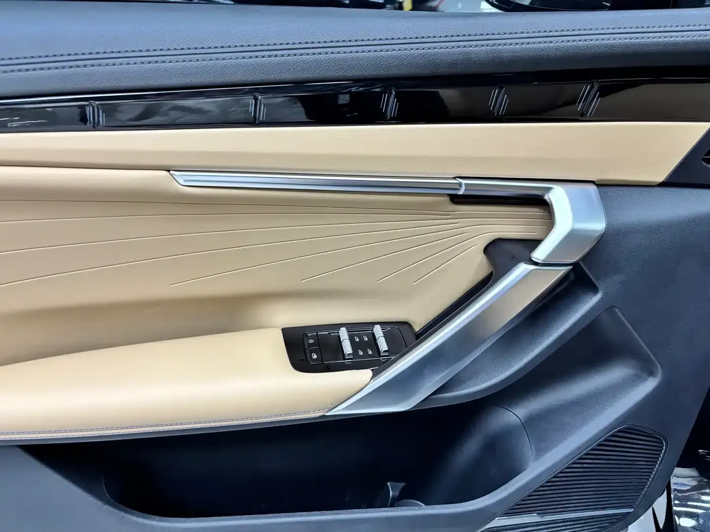 Geely Boyue L 2023 1.5TD DCT Premium Edition — миниатюра 5