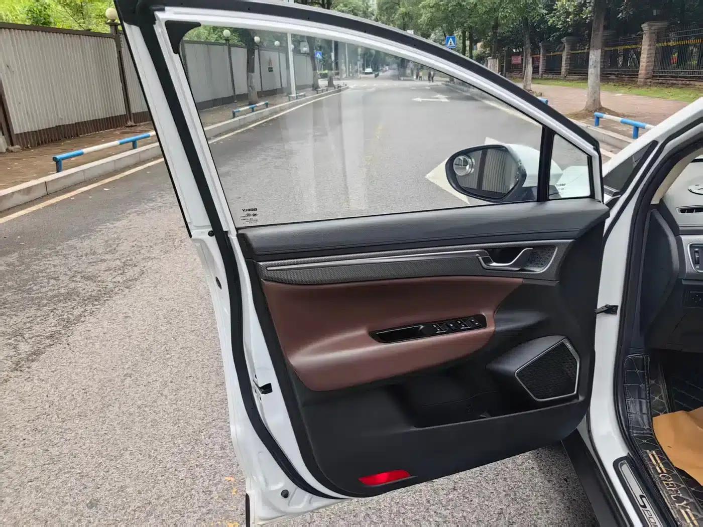 Geely GS 2016 Elegant Edition 1.3T Automatic Premium Model — миниатюра 13