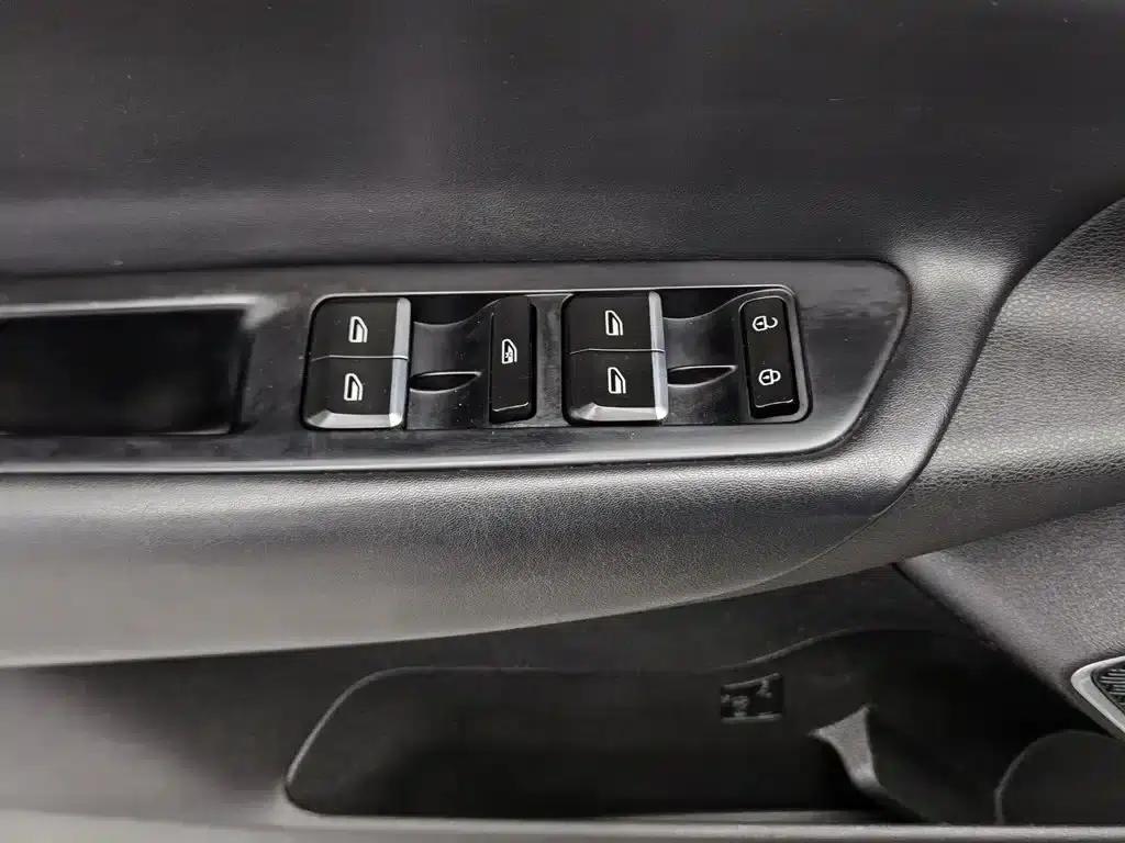 Geely GS 2016 Elegant Edition 1.3T Automatic Leading Model — миниатюра 9