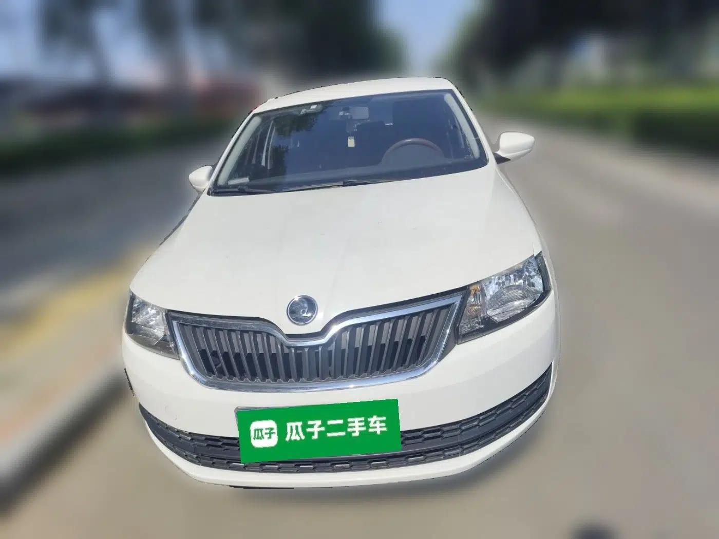 Skoda Rapid Spaceback 2016 Revised Version 1.4L Manual Front-Drive Edition — миниатюра 2