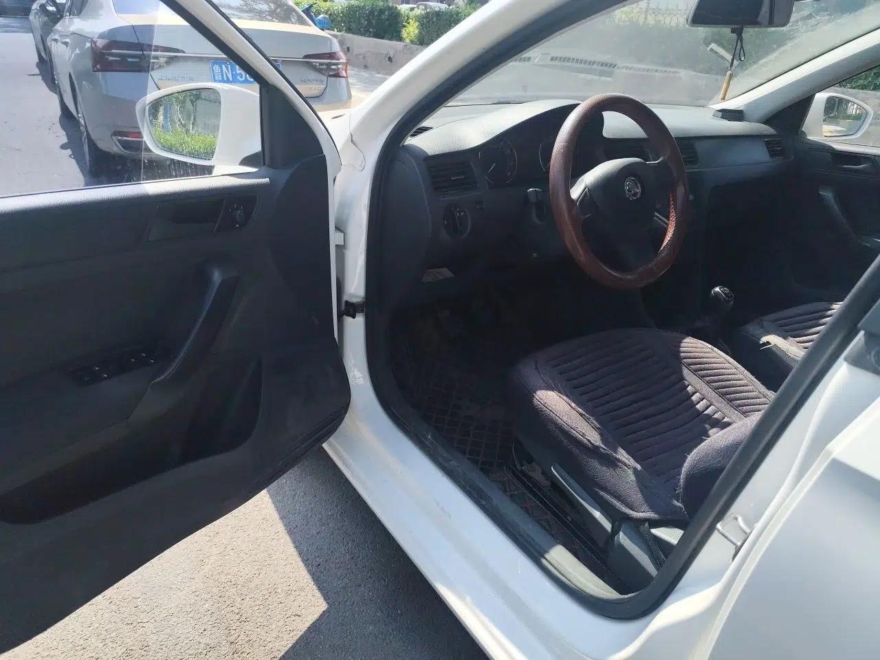 Skoda Rapid Spaceback 2016 Revised Version 1.4L Manual Front-Drive Edition — миниатюра 16