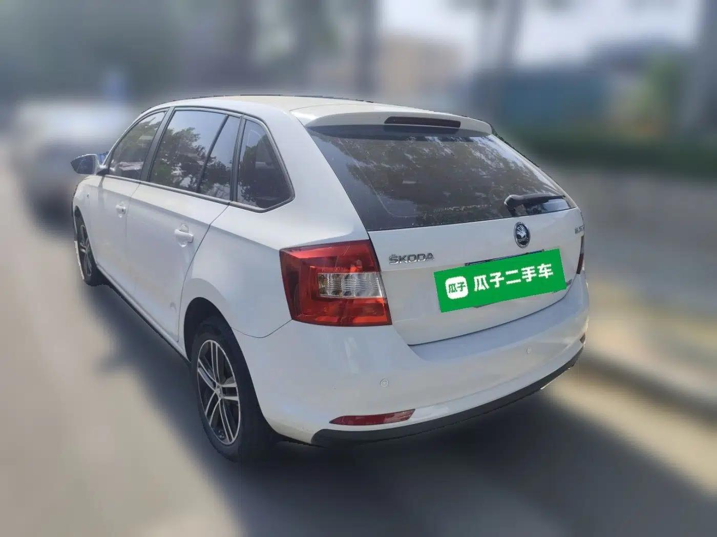 Skoda Rapid Spaceback 2016 Revised Version 1.4L Manual Front-Drive Edition — миниатюра 4
