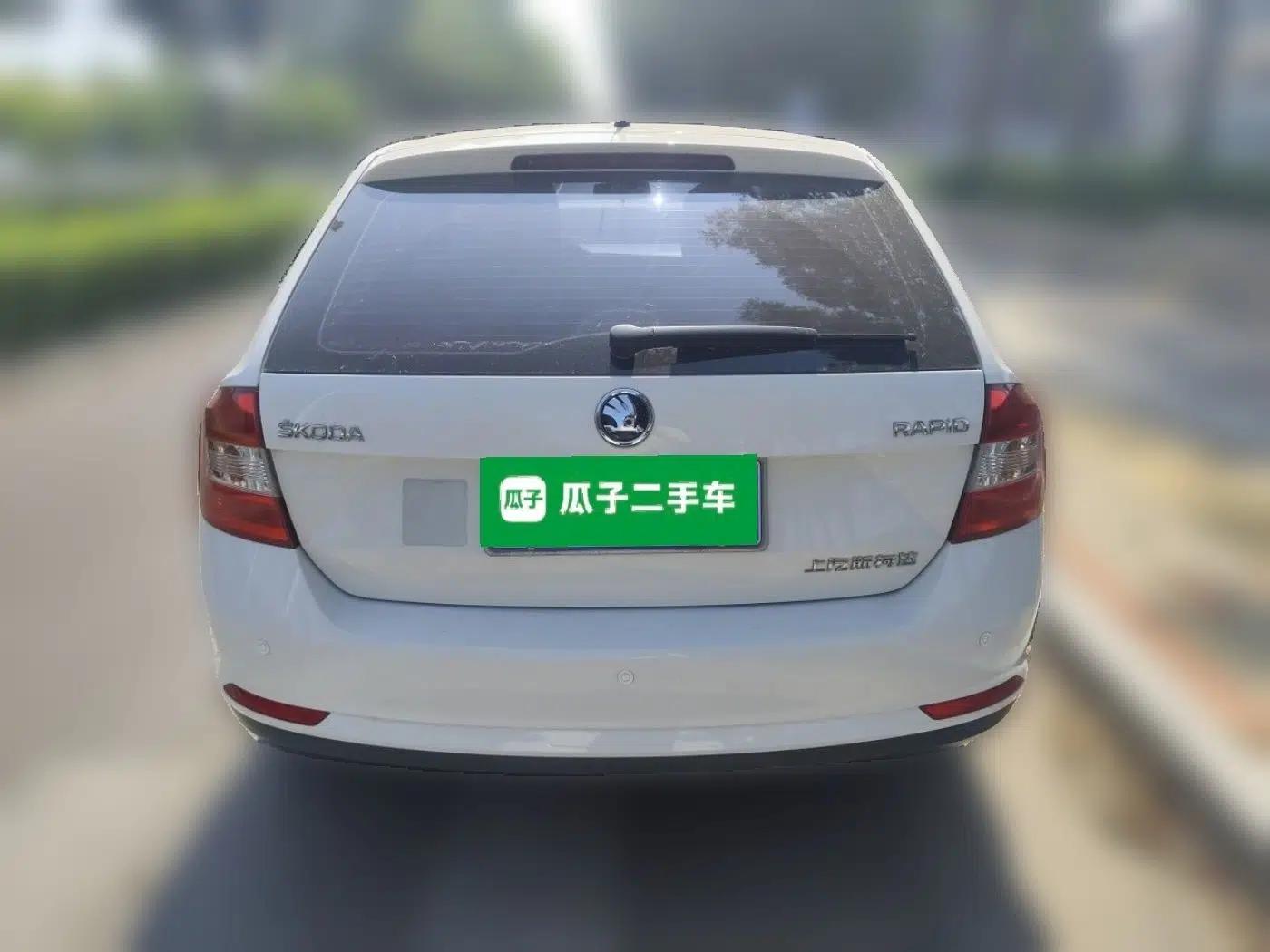 Skoda Rapid Spaceback 2016 Revised Version 1.4L Manual Front-Drive Edition — миниатюра 5