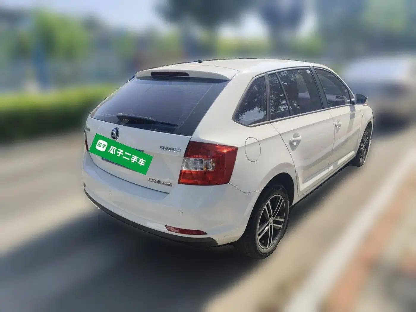 Skoda Rapid Spaceback 2016 Revised Version 1.4L Manual Front-Drive Edition — миниатюра 6