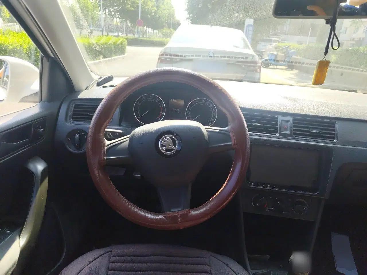 Skoda Rapid Spaceback 2016 Revised Version 1.4L Manual Front-Drive Edition — миниатюра 10