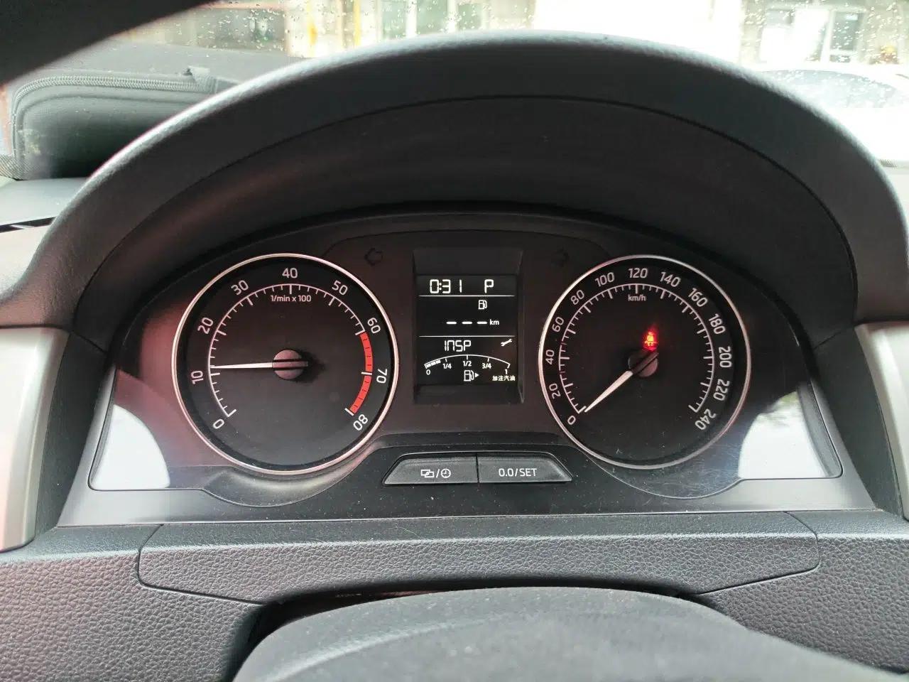 Skoda Rapid Spaceback 2016 Revised Version 1.6L Automatic Front-Drive Edition — миниатюра 11