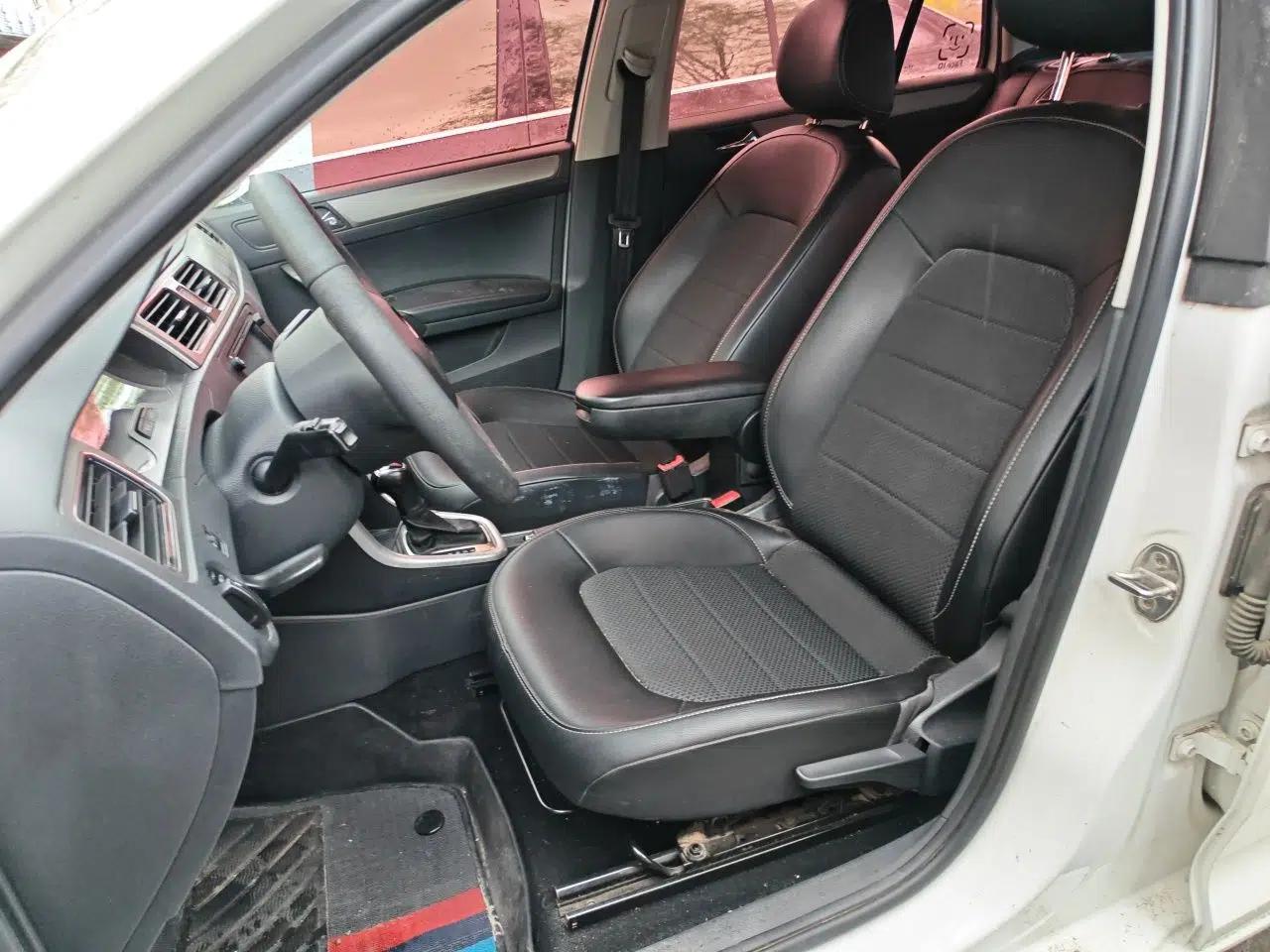 Skoda Rapid Spaceback 2016 Revised Version 1.6L Automatic Front-Drive Edition — миниатюра 15
