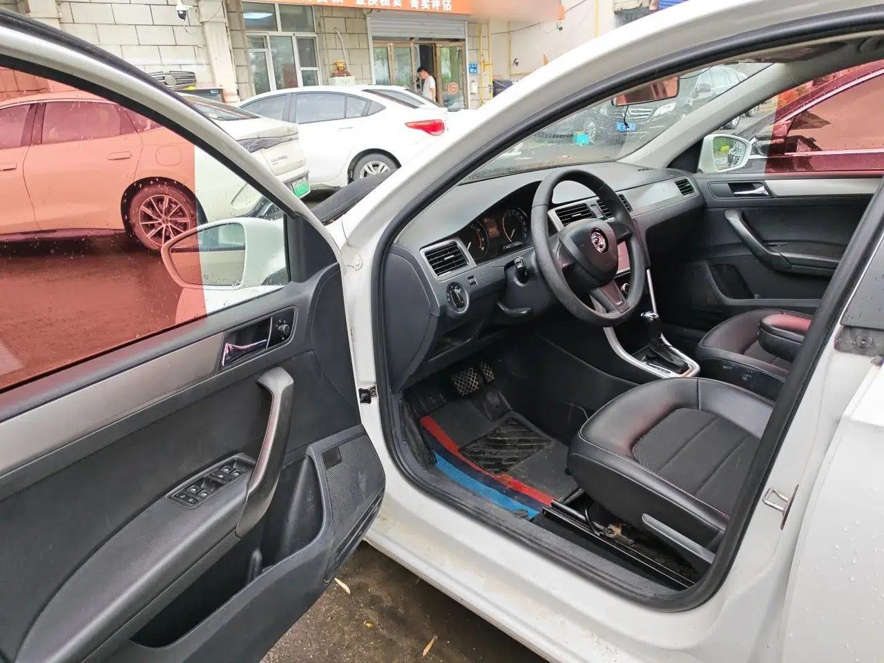 Skoda Rapid Spaceback 2016 Revised Version 1.6L Automatic Front-Drive Edition — миниатюра 16
