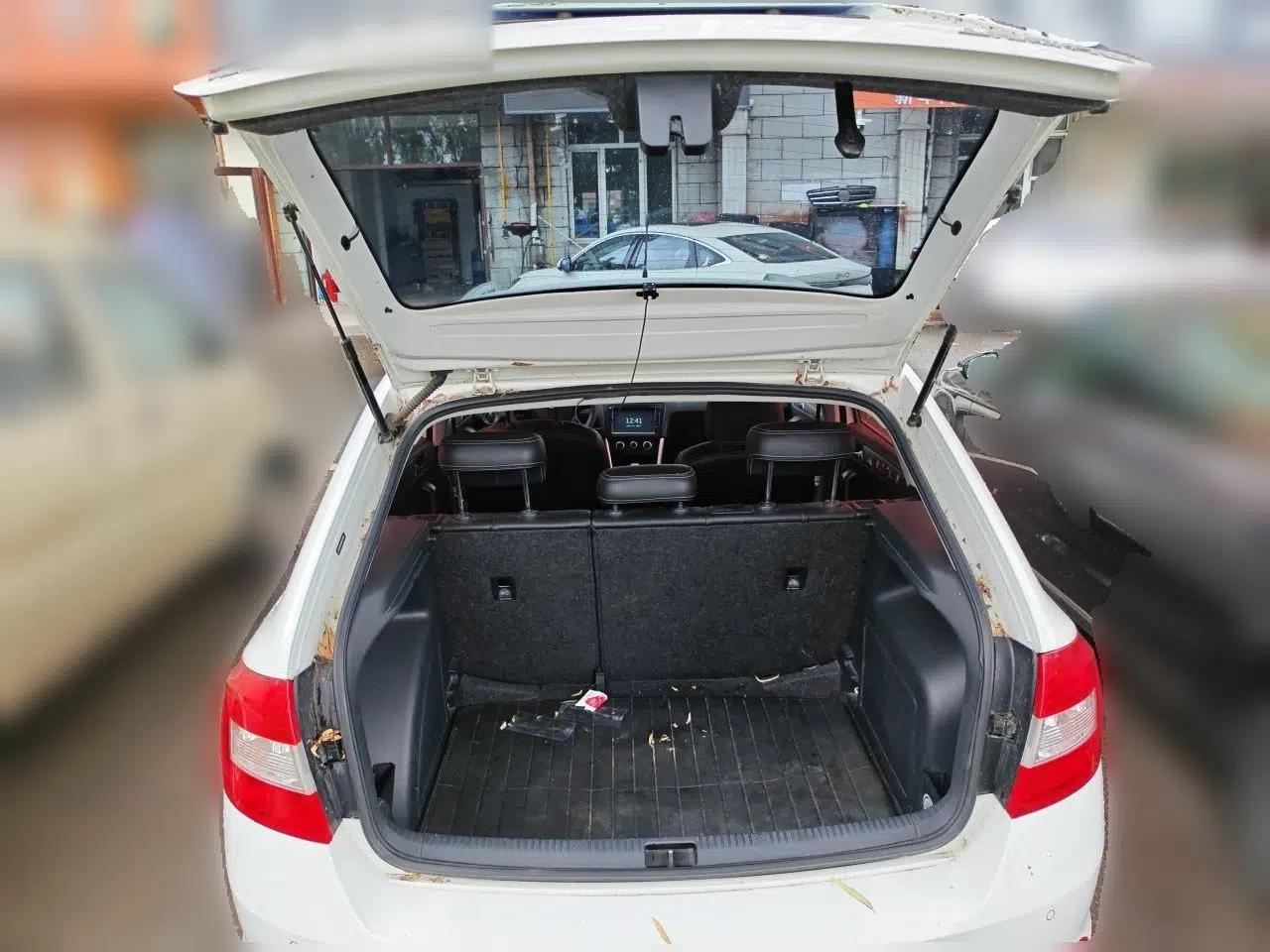 Skoda Rapid Spaceback 2016 Revised Version 1.6L Automatic Front-Drive Edition — миниатюра 19