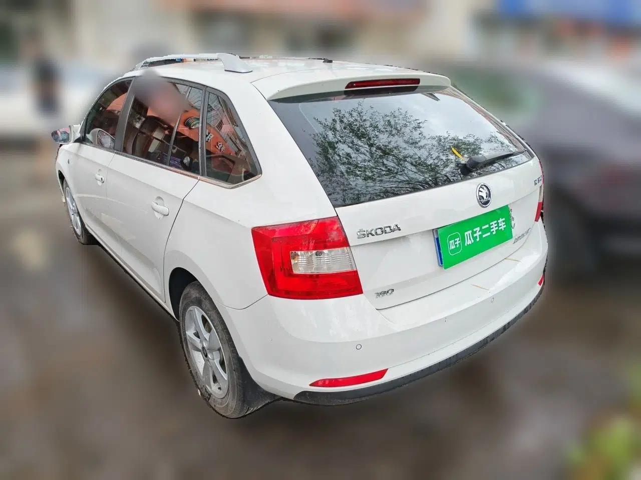 Skoda Rapid Spaceback 2016 Revised Version 1.6L Automatic Front-Drive Edition — миниатюра 4