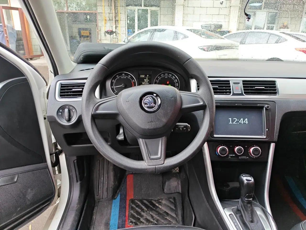Skoda Rapid Spaceback 2016 Revised Version 1.6L Automatic Front-Drive Edition — миниатюра 10