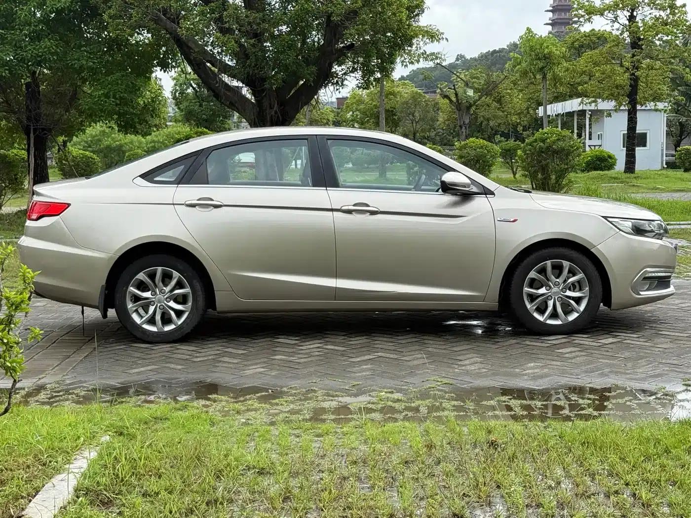 Geely Emgrand GL 2017 1.3T Manual Elite — миниатюра 11