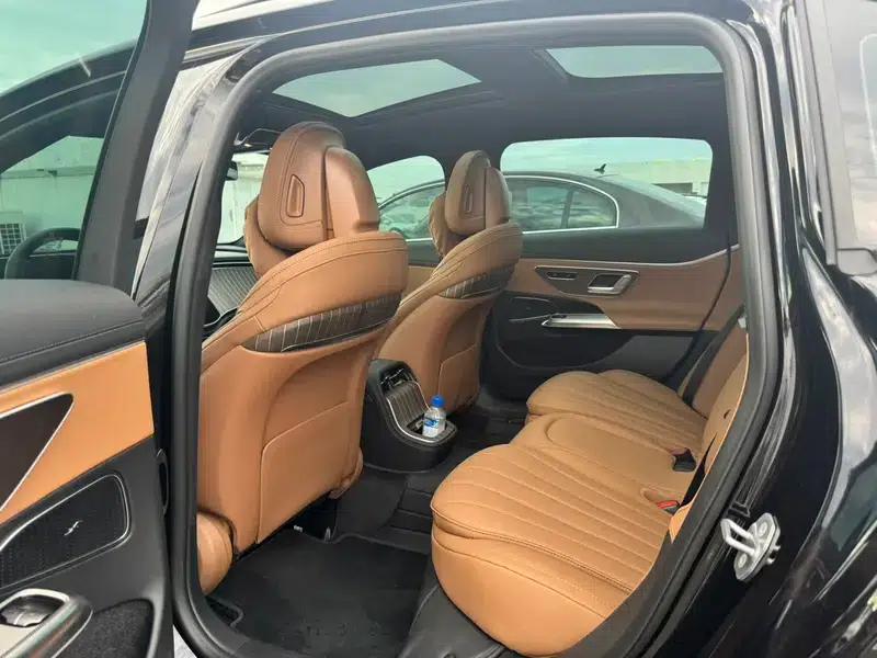Mercedes-Benz E-Class 2025 Facelift E 300 L Fashion Sedan — миниатюра 10